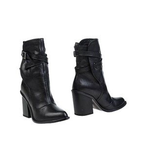 ❌SOLD❌ Diesel heel leather boots